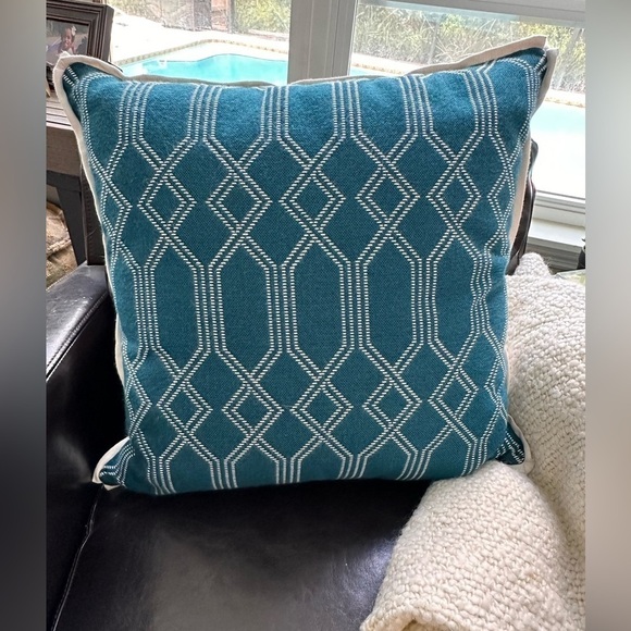 Decorative Pillow - Blue Geometric Pattern NWOT - Picture 1 of 8